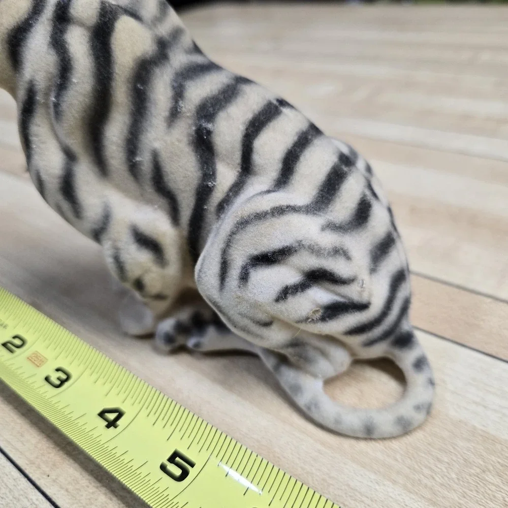 Vintage K&M Velvety Textured White Siberian Tiger Blue Eyes Figure Toy GUC